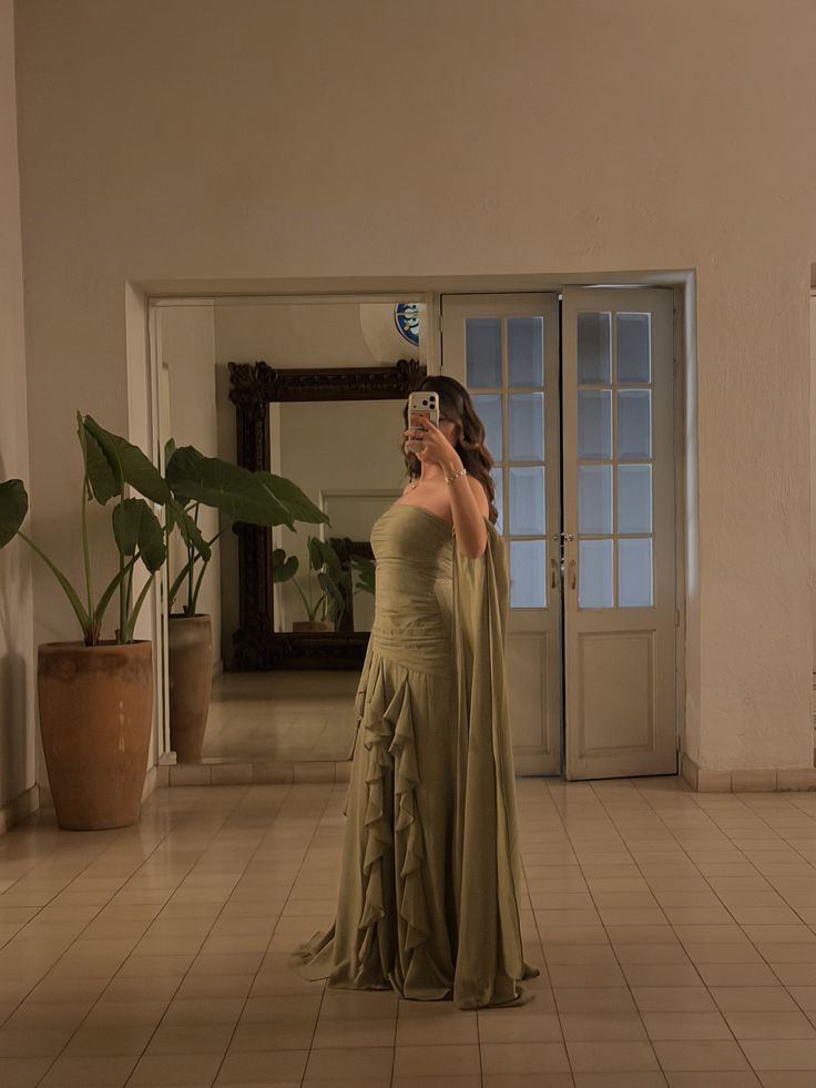 Ätherisches, trägerloses, olivgrünes Chiffon-Abendkleid im Meerjungfrauenstil – Inspiration für formelle Anlässe und festliche Partys (Modell N447)
