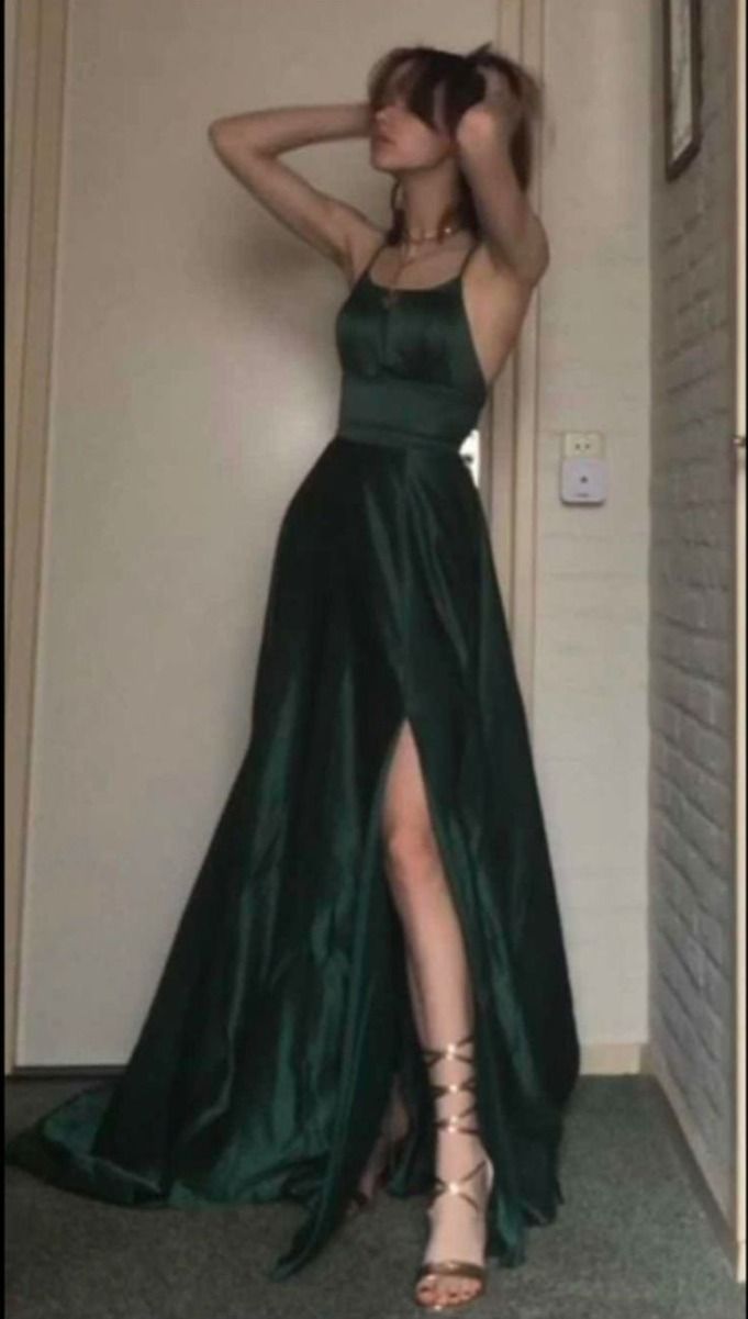 Elegantes, ärmelloses, bodenlanges Neckholder-Abendkleid mit Schlitz in Dunkelgrün AB1718