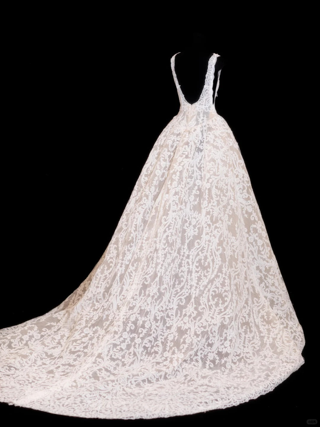 Timeless Ball Gowns Lace White With Wedding Veil Tulle Bridal Gown Garden Wedding Dresses RB4322