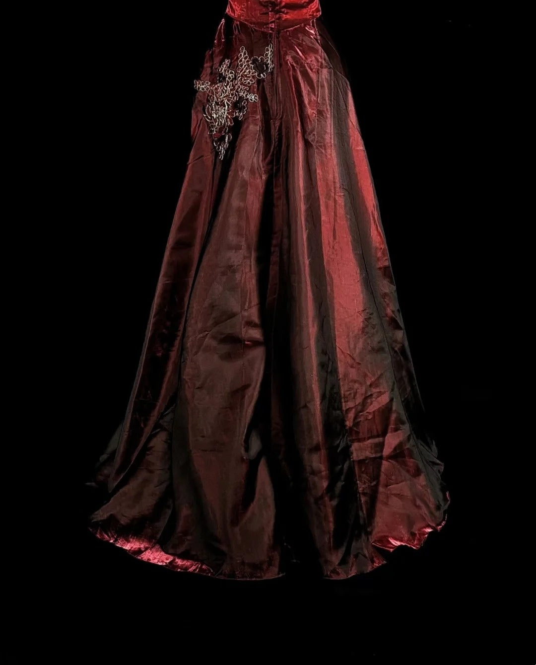 Robe de soirée vintage années 80, coupe trapèze, col rond, en satin bordeaux, idéale pour un anniversaire ou un bal de promo (N1758).