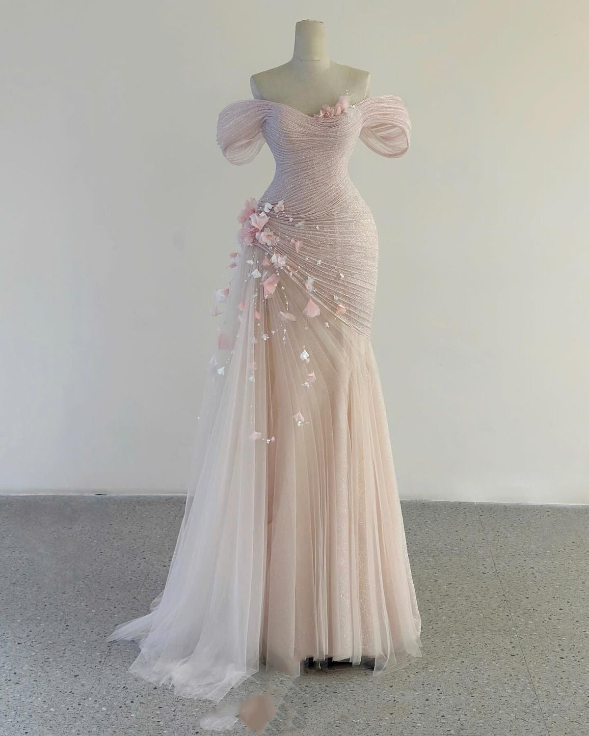 Robe de bal sirène chic à épaules dénudées en tulle rose clair - Inspiration pour adolescentes - Tenue de soirée élégante - Robe de bal AB096