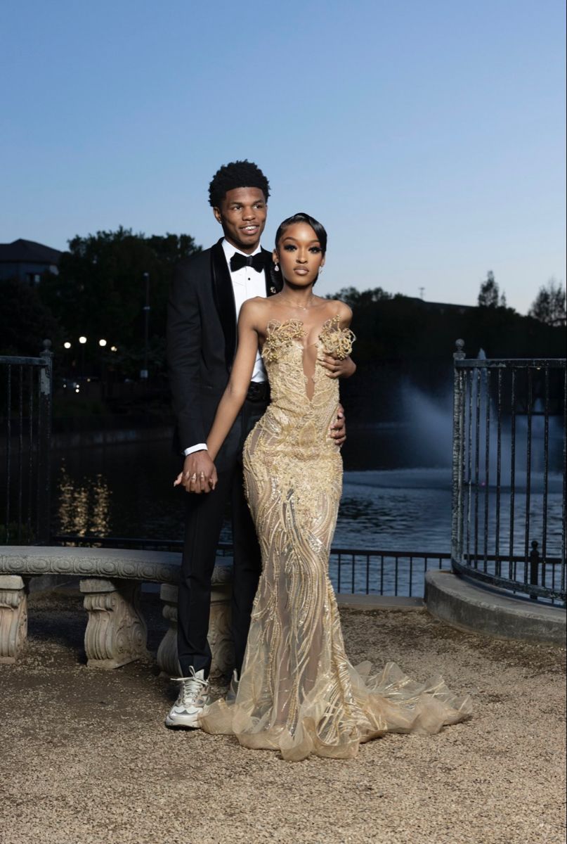 Robe de bal sirène scintillante pour jeunes filles noires, décolleté cœur, couleur champagne, longueur colonne, ornée de perles N627