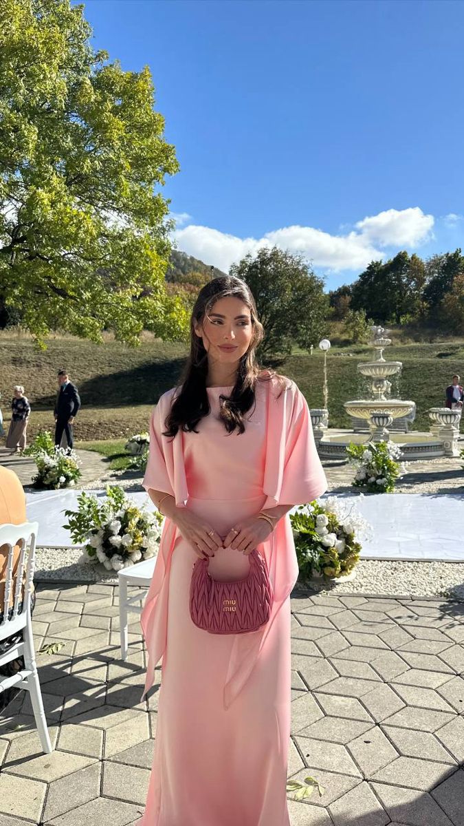 Robe de cocktail sirène rose à col rond et cape plissée pour femme, idéale pour un dîner de remise de diplômes ou un bal de fin d'année (AB1886)