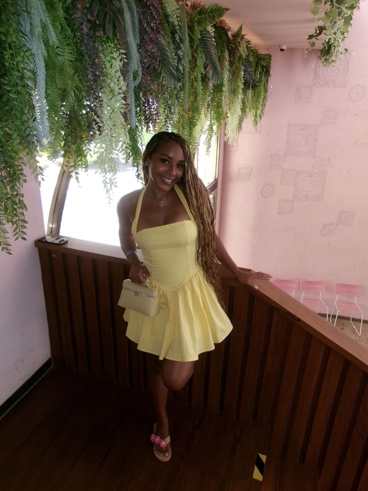 Elegant Ball Gown Halter Yellow Satin For Black Girls For Teens Party Short Mini 19th Birthday Dresses Hoco Outfit RB3784