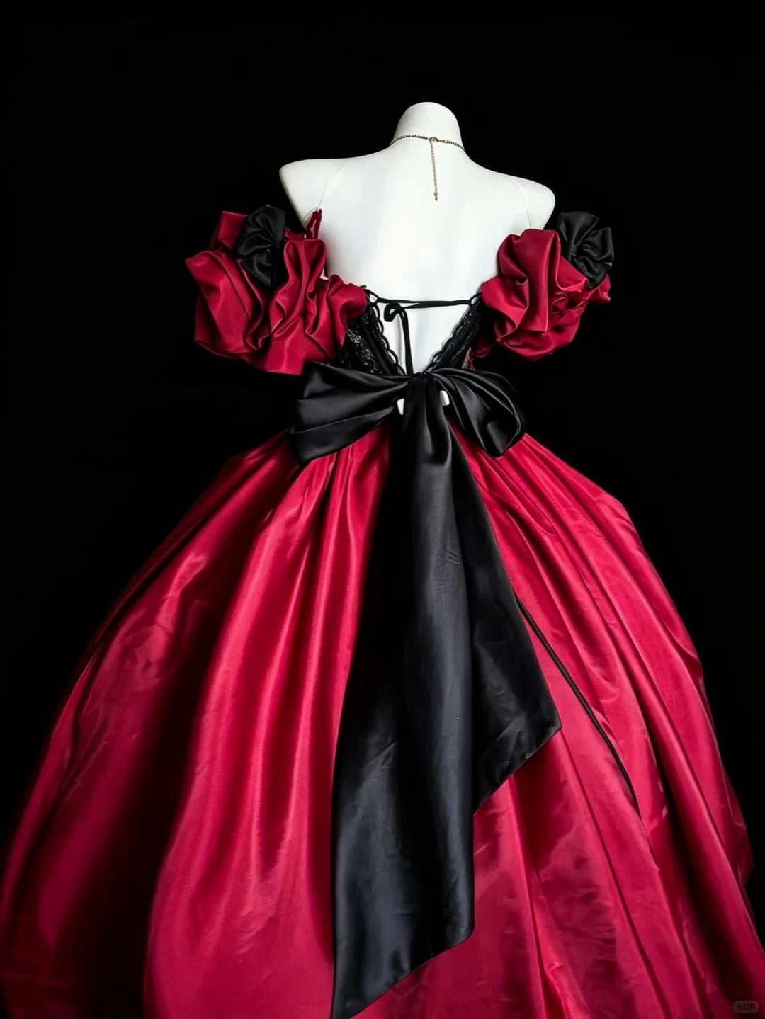 Princess Ball Gown Off The Shoulder Red Satin With Black Lace Sweet 16 Dresses Quinceanera Dress N4194