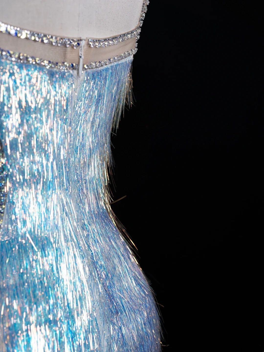 Glitzerndes, langes, blaues Meerjungfrauen-Abendkleid mit Spaghettiträgern – Inspiration für Outfits zum 18. Geburtstag – Festliches Kleid N487