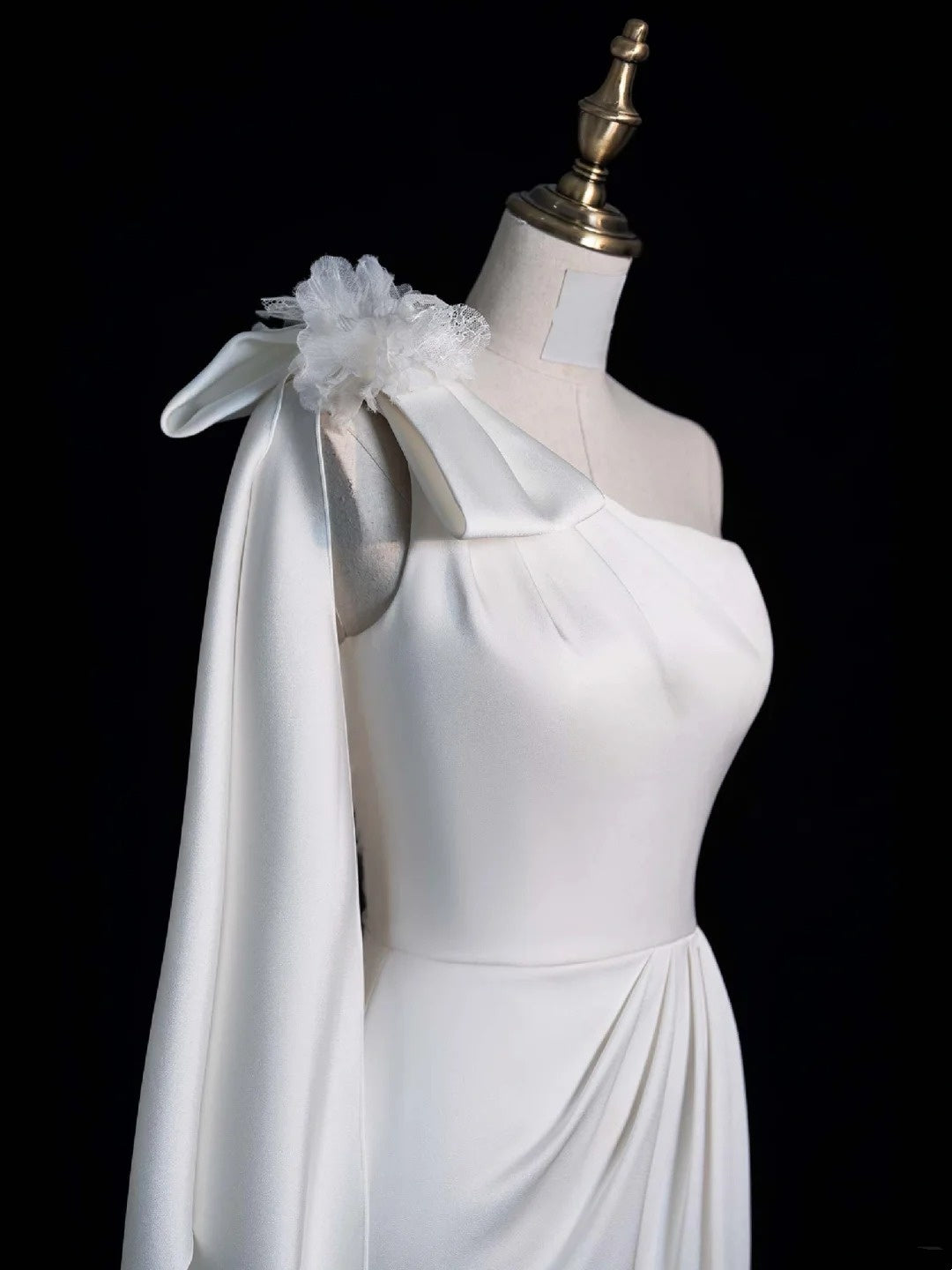 Pretty Mermaid One Shoulder White Satin With Buttons Long Brides Gown Bridal Dress Wedding Dresses Style RB6553