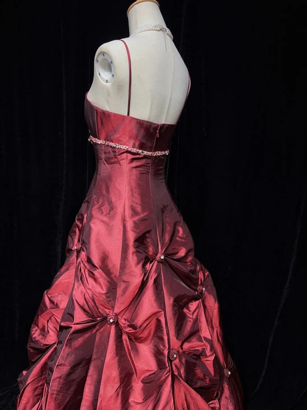 Bescheidene Ballkleider für den Abschlussball, Spaghettiträger, Burgunderroter Satin, Sweet 16 Kleid, formelle Abendgarderobe N3614