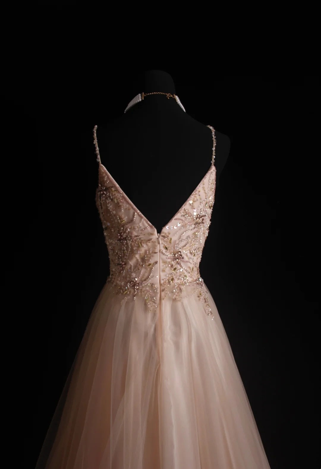 Retro-A-Linien-Abendkleid mit Spaghettiträgern in zartem Rosa im 90er-Jahre-Stil aus Tüll – Inspiration für Outfits zum 18. Geburtstag – Festliches Kleid N490