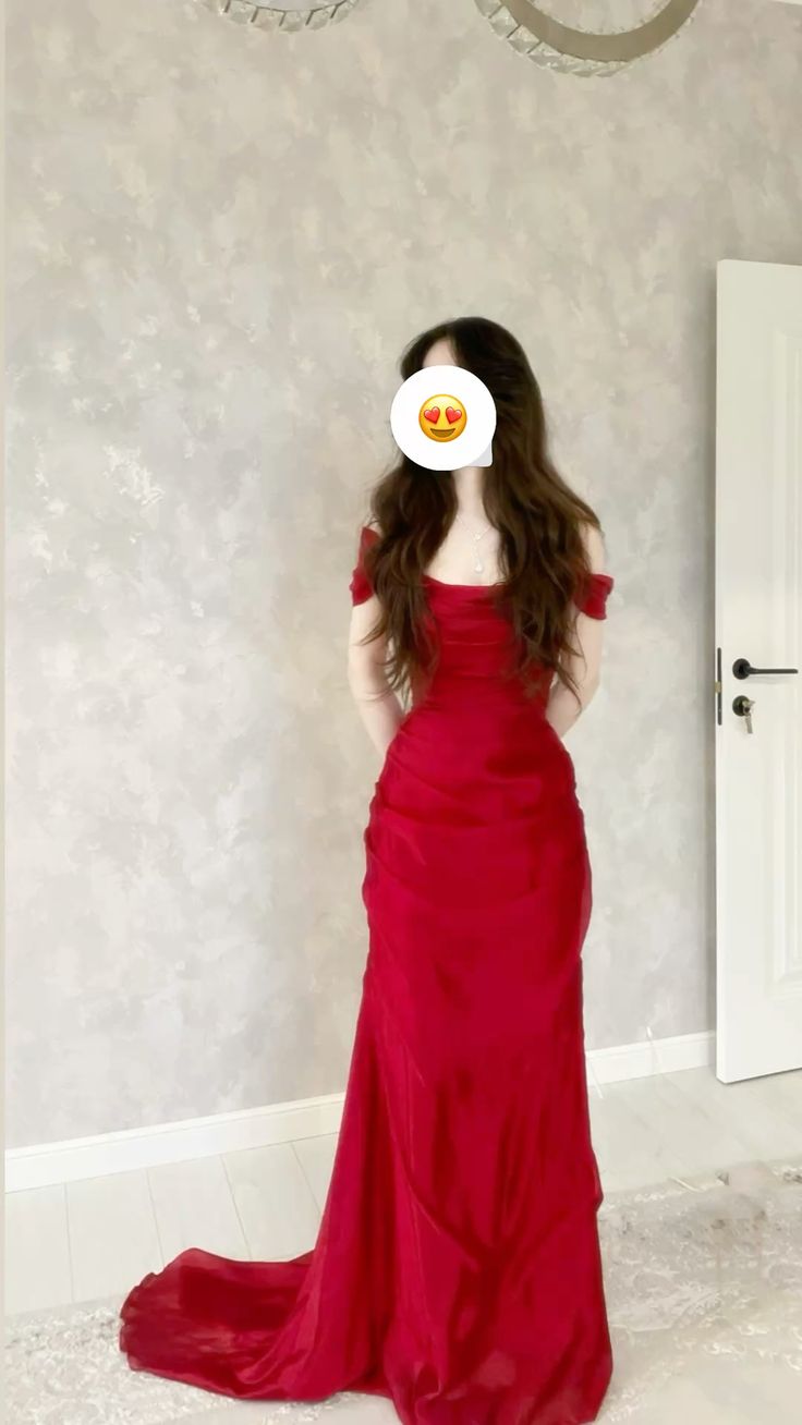 Atemberaubendes, schulterfreies, rotes, plissiertes Meerjungfrauen-Abendkleid – Inspiration für ein Prinzessinnen-Abschlusskleid (N717)