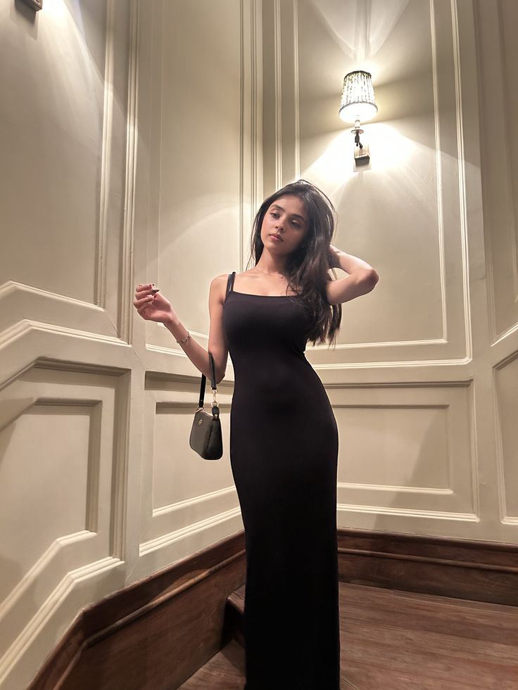 Elegantes schwarzes Etuikleid mit Spaghettiträgern, ärmellos, langes Ballkleid, Outfit zum 18. Geburtstag AB2400