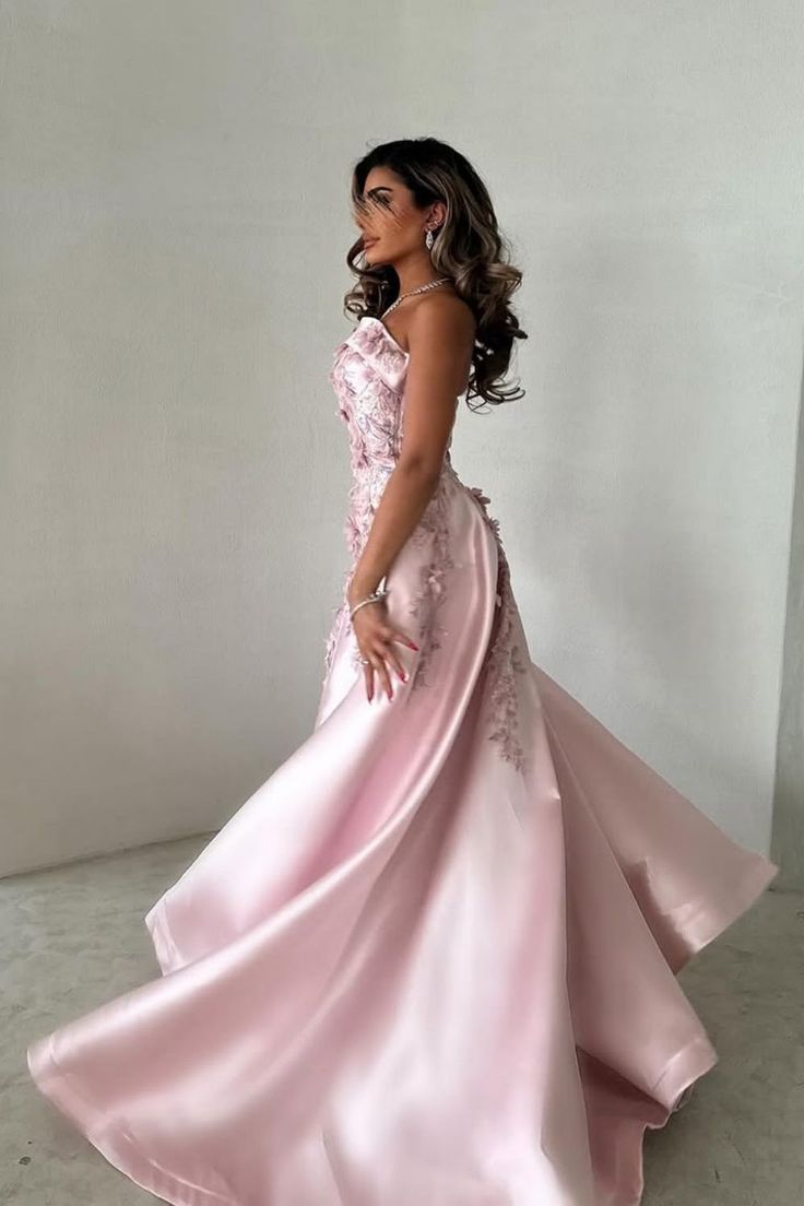 Robe de soirée élégante rose pour femme, coupe trapèze, sans bretelles, en satin, ornée d'appliques et d'une traîne amovible (AB498)