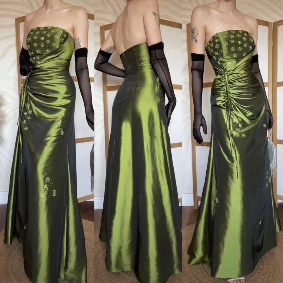 Robe de bal longue vintage sirène sans bretelles vert olive avec volants en satin N1795