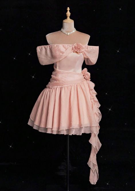 Auffälliges A-Linien Off-Shoulder Rouge-Pink Chiffon mit Blumen Semiformal 12. Klasse Kurze Inspo Heimkehrkleider RB4527