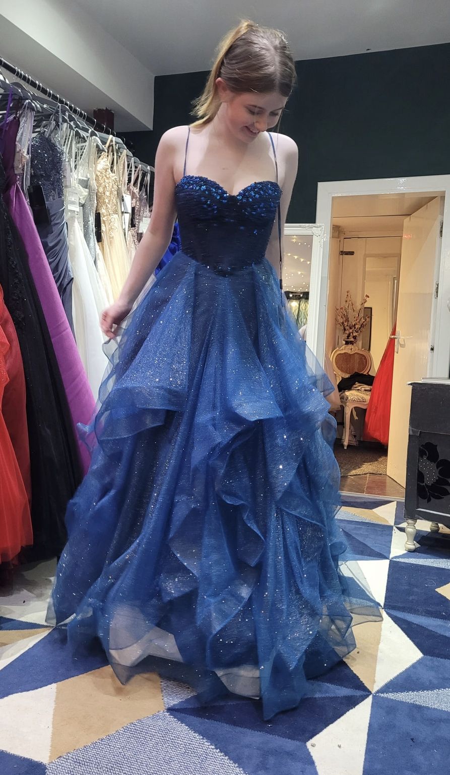 Robe de bal sobre à fines bretelles, longue robe de soirée en tulle bleu marine, AB472