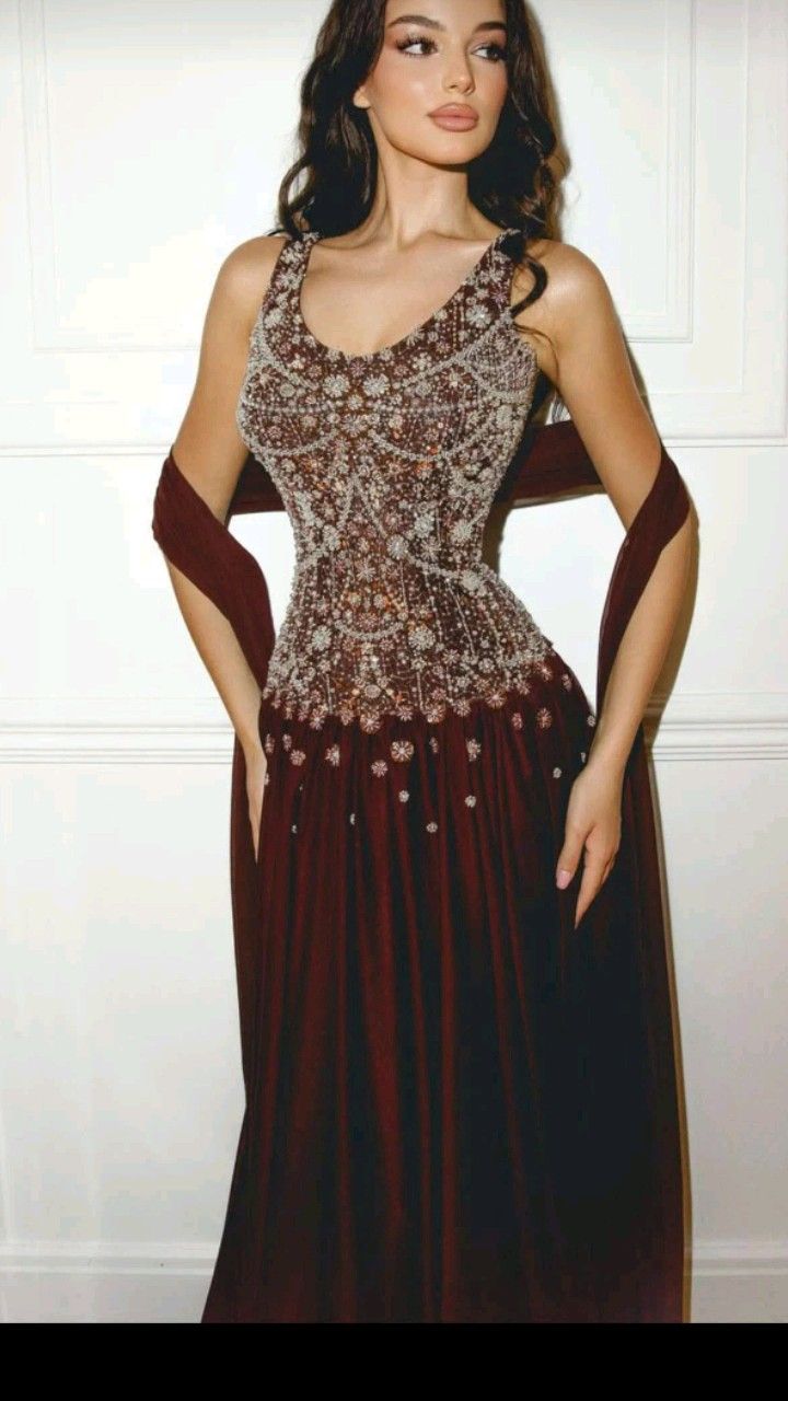 Robe de bal longue bordeaux foncé, coupe trapèze, col en V, modèle AB1236