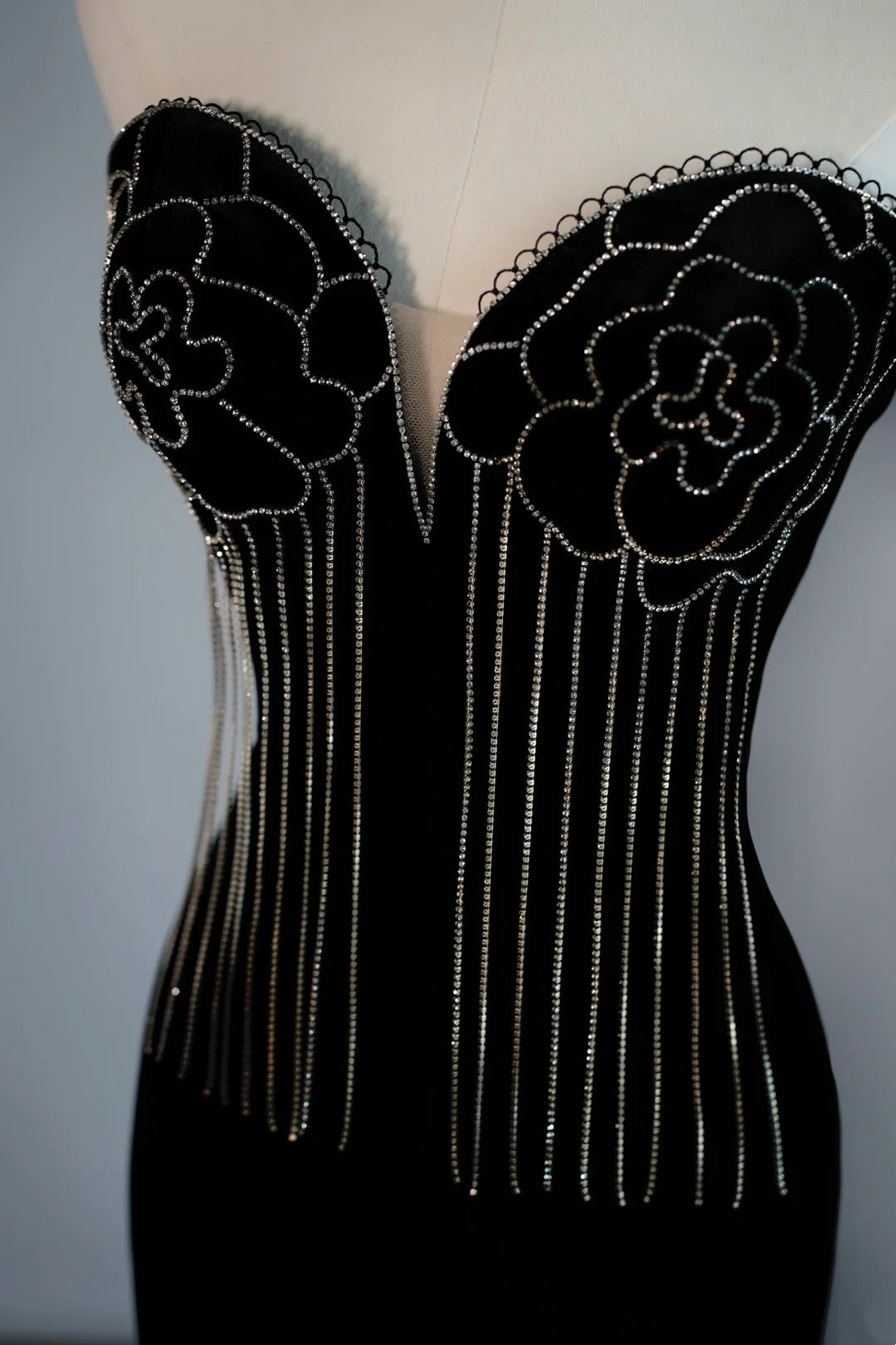 Robe de soirée sirène modeste en velours noir à décolleté cœur pour adolescentes, idéale pour le bal de fin d'année (N1178)
