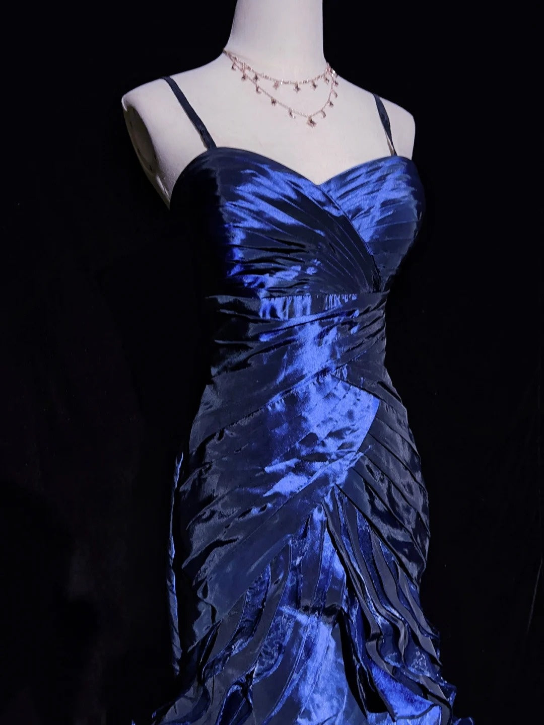 Vintage-Abschlussballkleider-Inspo Meerjungfrauen-Spaghetti-Träger Marineblau Gestufte Lagen 80er Jahre mit Rüschen Festliche Kleider N3361