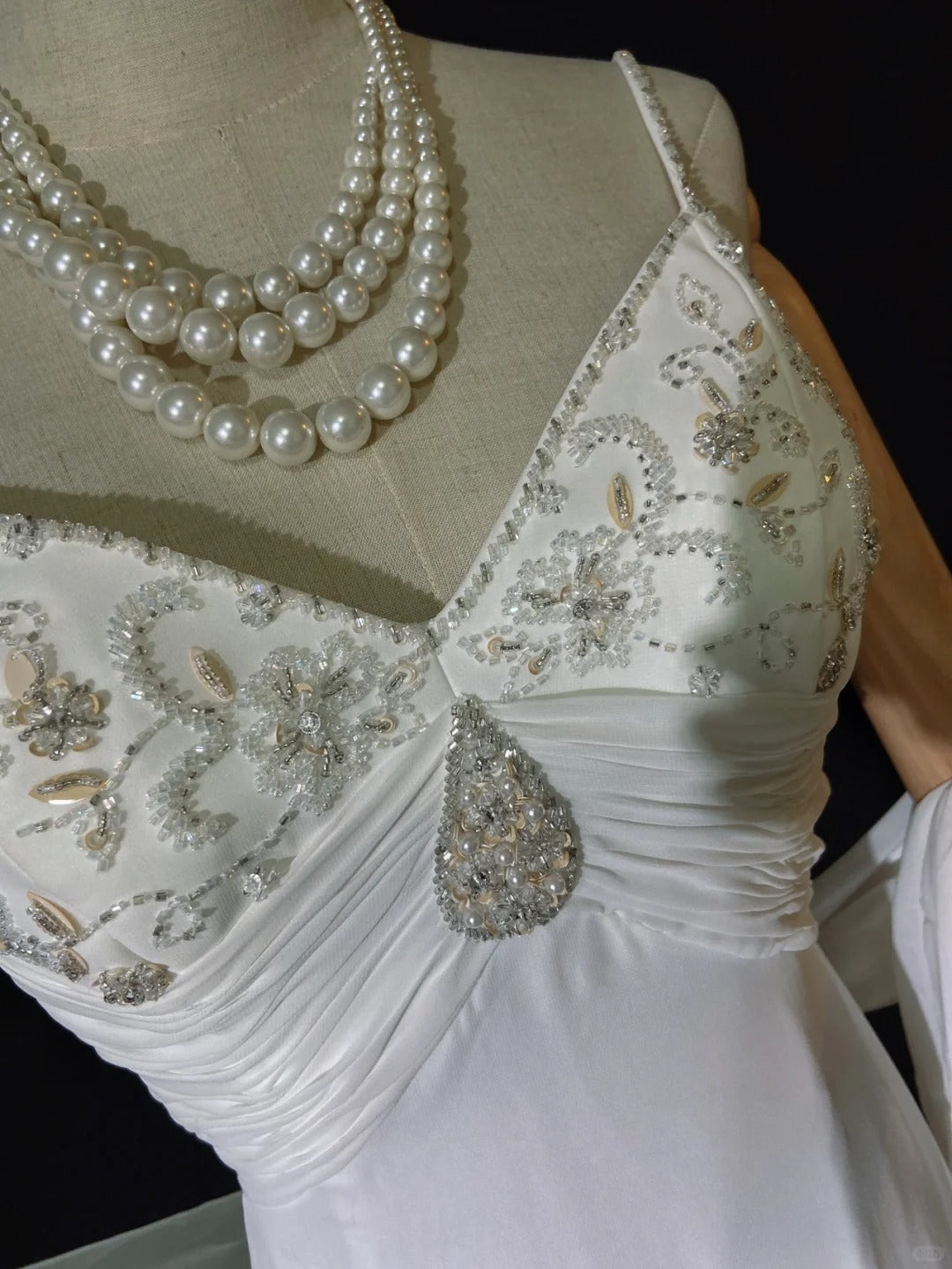 Einzigartige Hochzeitskleider A-Linie Spaghettiträger Strand Boho Chiffon mit Schal Weiß Langes Brautkleid N3611