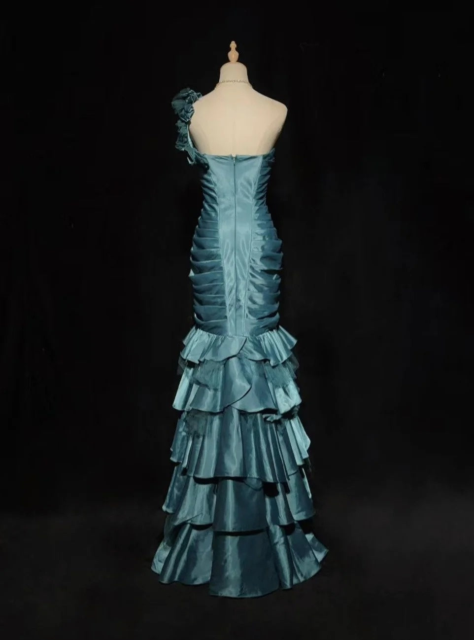Vintage Meerjungfrau Ein Schulter Trägerlos Staubblau Satin mit Falten Ärmelloses Langes Abendkleid Ballkleid Geburtstag Abschlussballkleider N2442