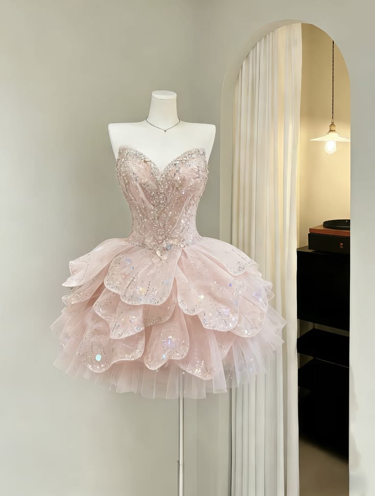 Hübsches Ballkleid Sweetheart Pink mit Perlenbesatz Abschlussball-Inspo Kurze Outfits zum 15. Geburtstag Homecoming-Kleider RB3180