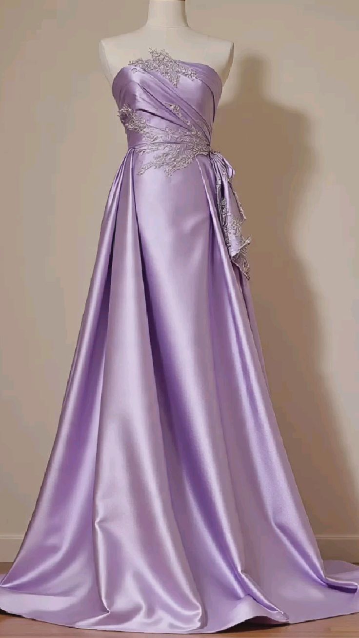 Robe de Soirée Longue de Bal N2696 bustier sirène sexy lilas avec appliques