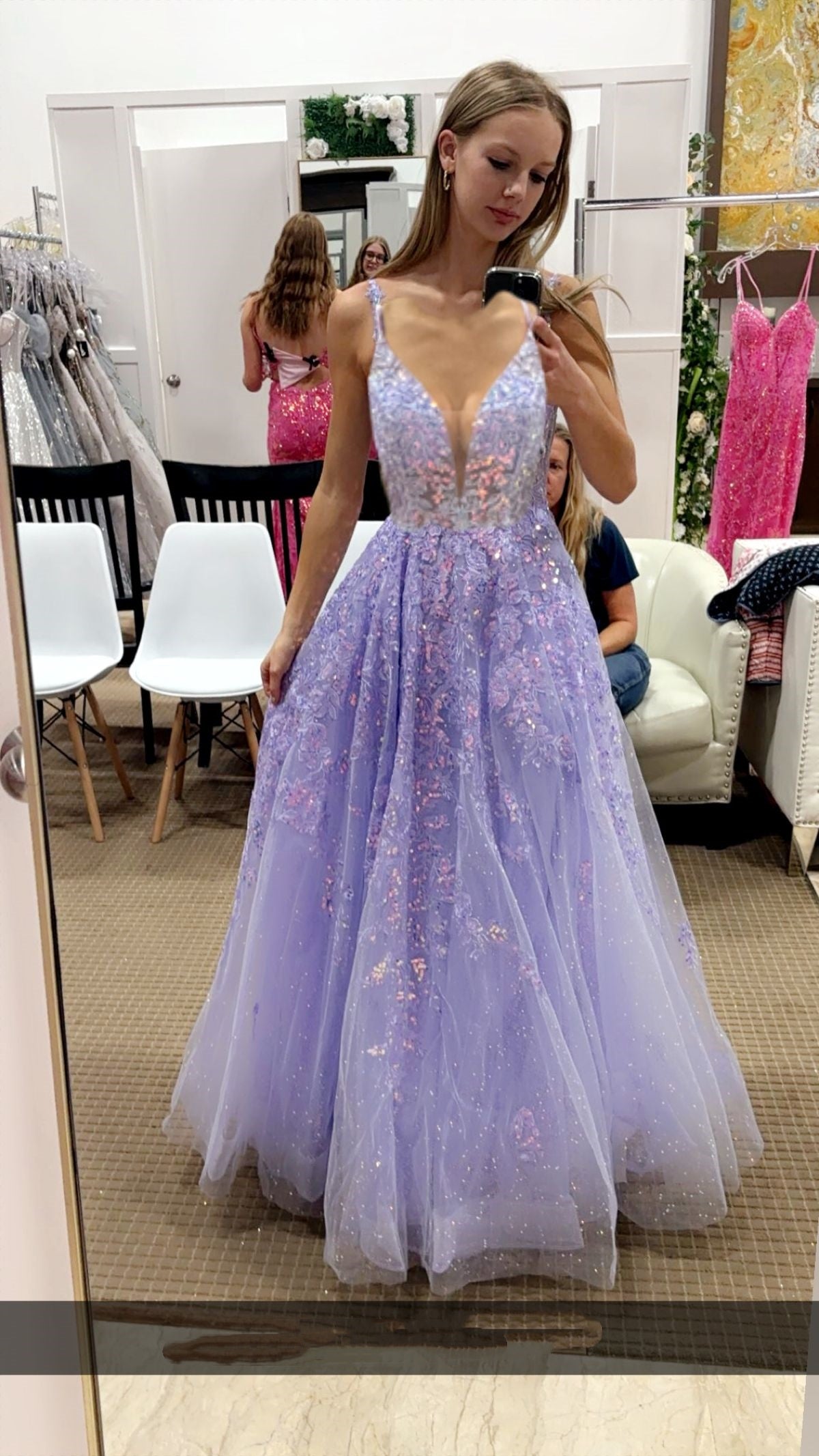 Robe de bal brillante à fines bretelles en tulle lilas et dentelle, idéale pour les soirées et les fêtes. Robe longue de soirée formelle, parfaite pour un 18e anniversaire (AB1263).