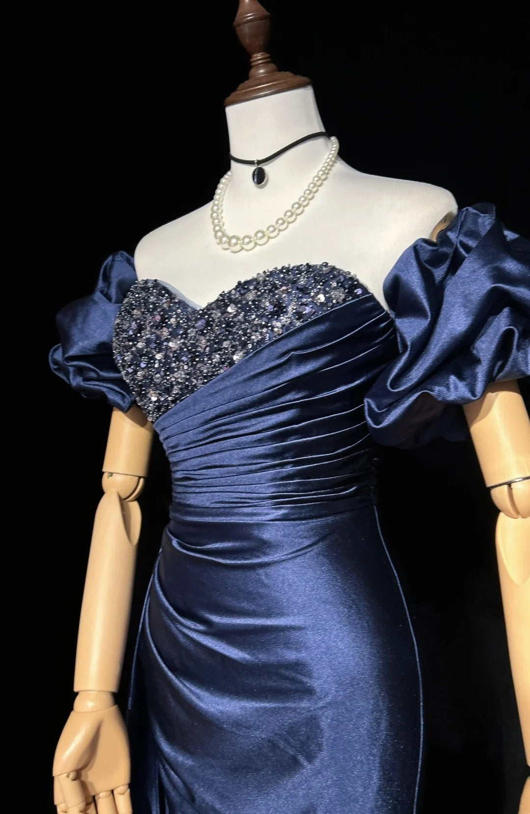 Vintage Meerjungfrauen-Abschlussballkleider mit Herzausschnitt Marineblaues Satin mit Perlenärmeln 90er-Jahre-Abendkleid N2657