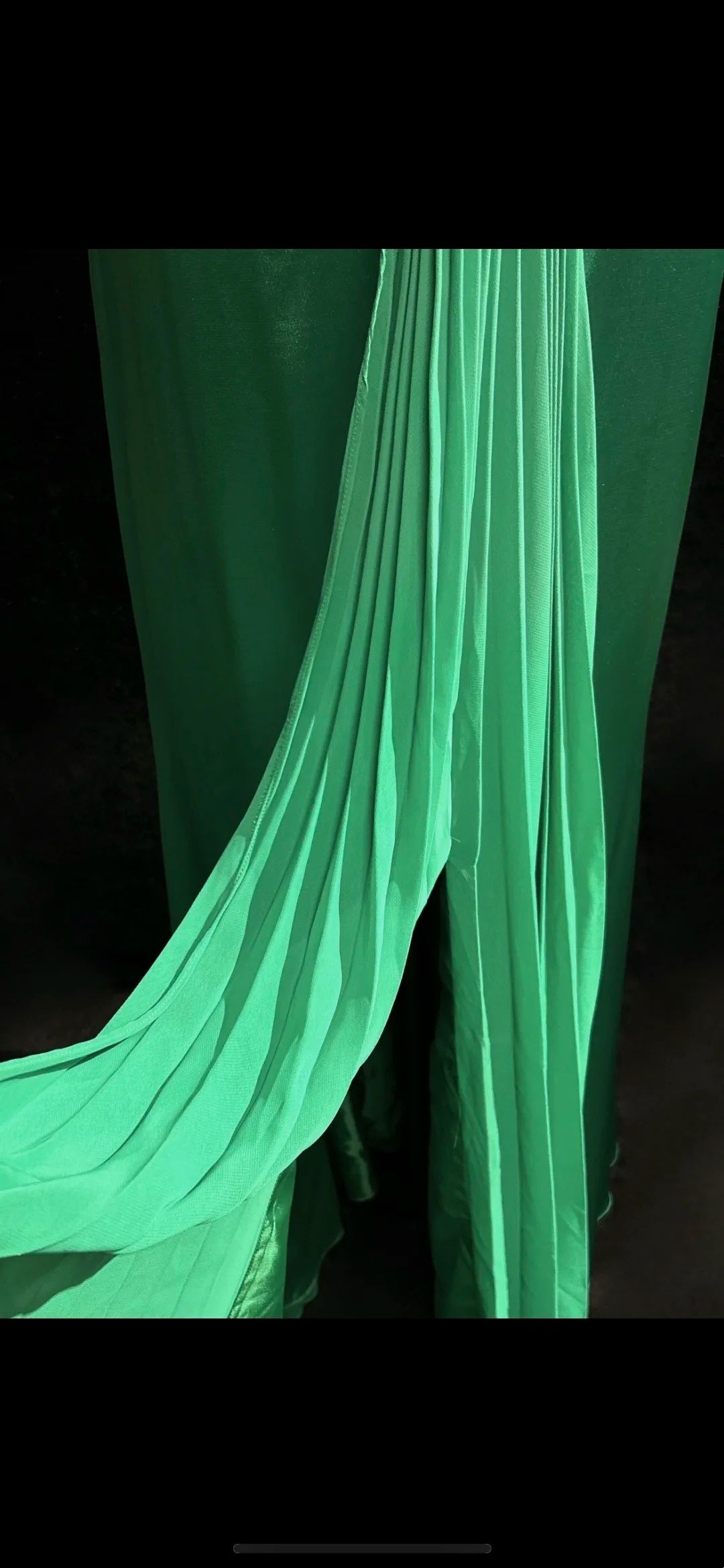 Vintage Abschlussballkleider Meerjungfrau V-Ausschnitt Grüne Chiffon mit Rüschen Rückenfreies langes Abendkleid N2512
