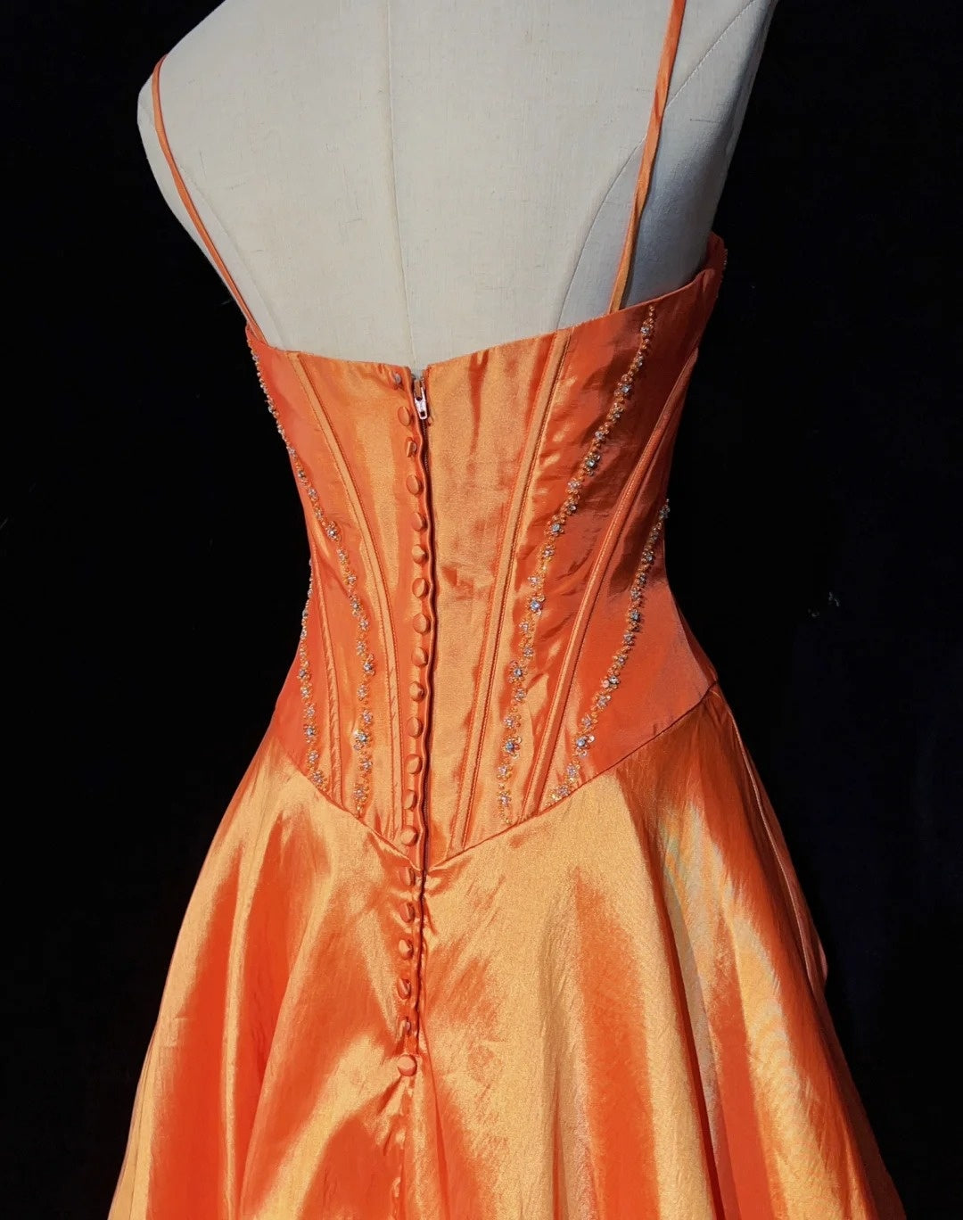 Zeitlose Ballkleider Trägerloses Orangenes Taft mit Perlenumhang Abendgarderobe N3239