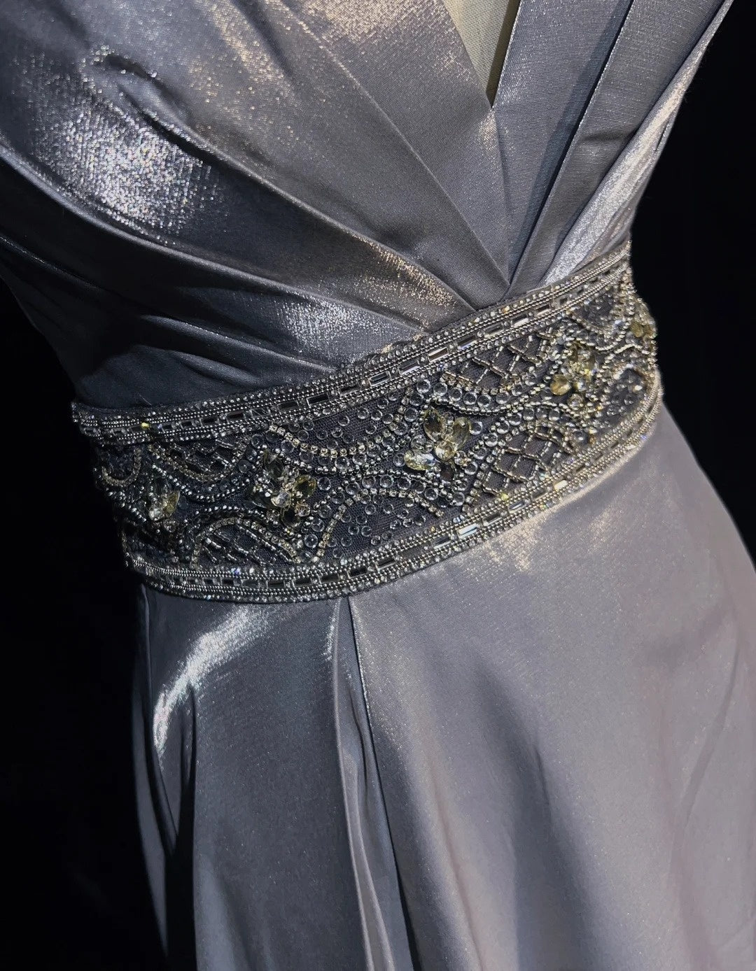 Bescheidene Abschlussballkleider A-Linie Spaghettiträger Grau Satin Lange Formelle Abendkleider N3617