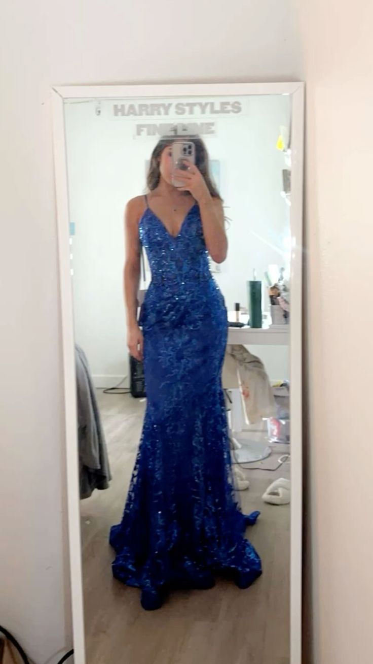 Figurbetontes Meerjungfrauen-Abendkleid mit Spaghettiträgern, königsblauen Pailletten, ärmellos, bodenlang, AB633