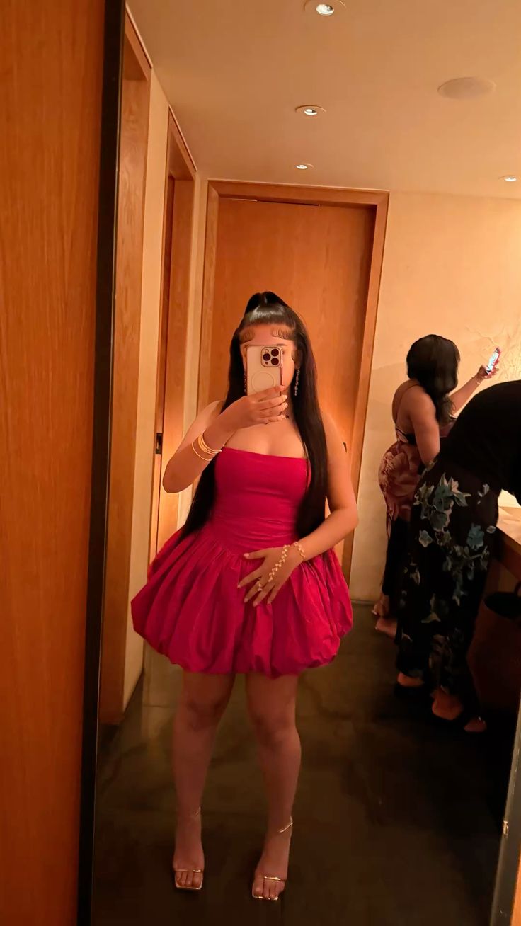 Robe de bal sexy rouge avec licou pour jeunes femmes noires avec mini jupe à volants, idées de robes de bal de promo RB4112
