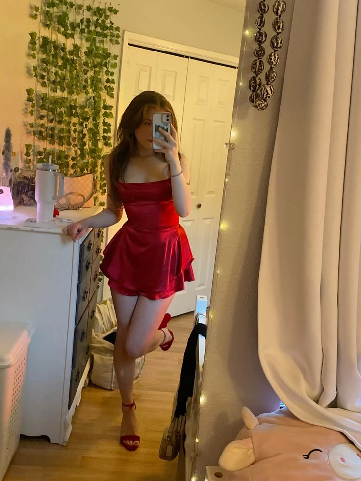Robes de bal de fin d'année courtes Inspo RB4534 sans manches en satin rouge coupe trapèze minimaliste avec bretelles fines semi-formelles pour la 9e promotion