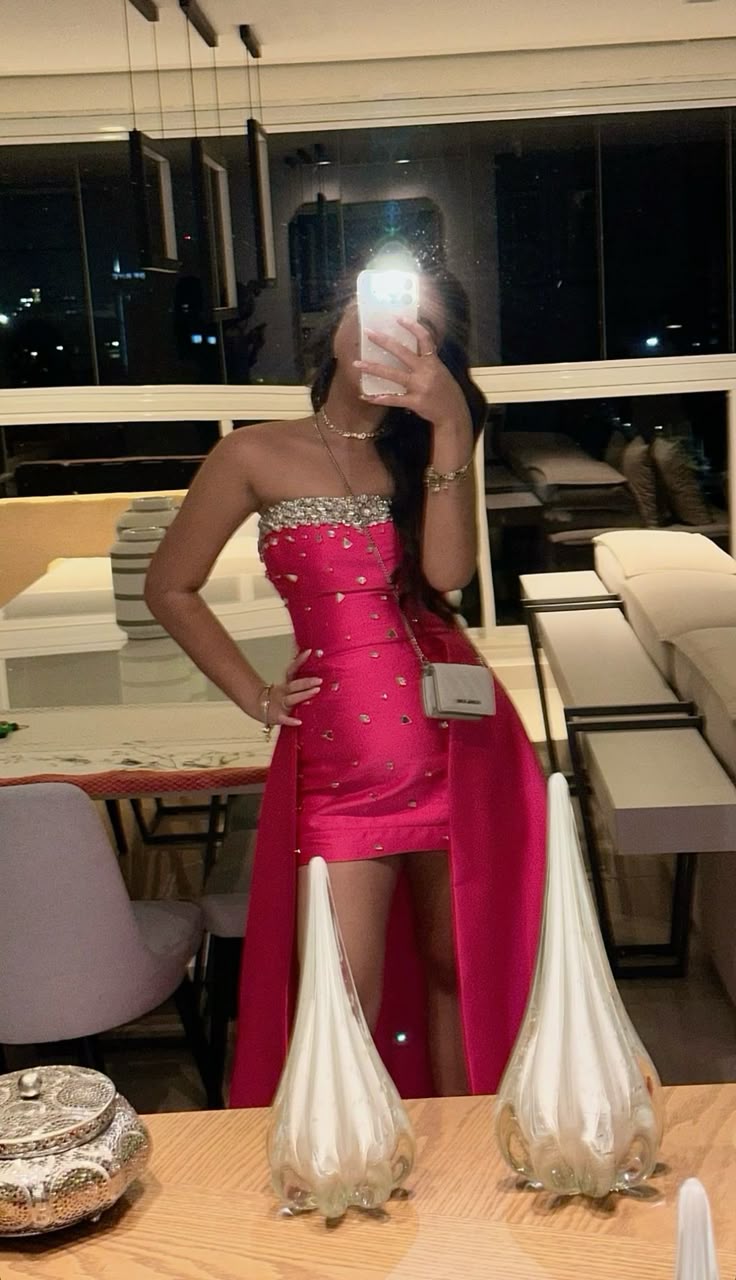Elegantes, trägerloses Etuikleid aus pinkfarbenem Satin mit silbernen Perlen, langes Abendkleid AB2176