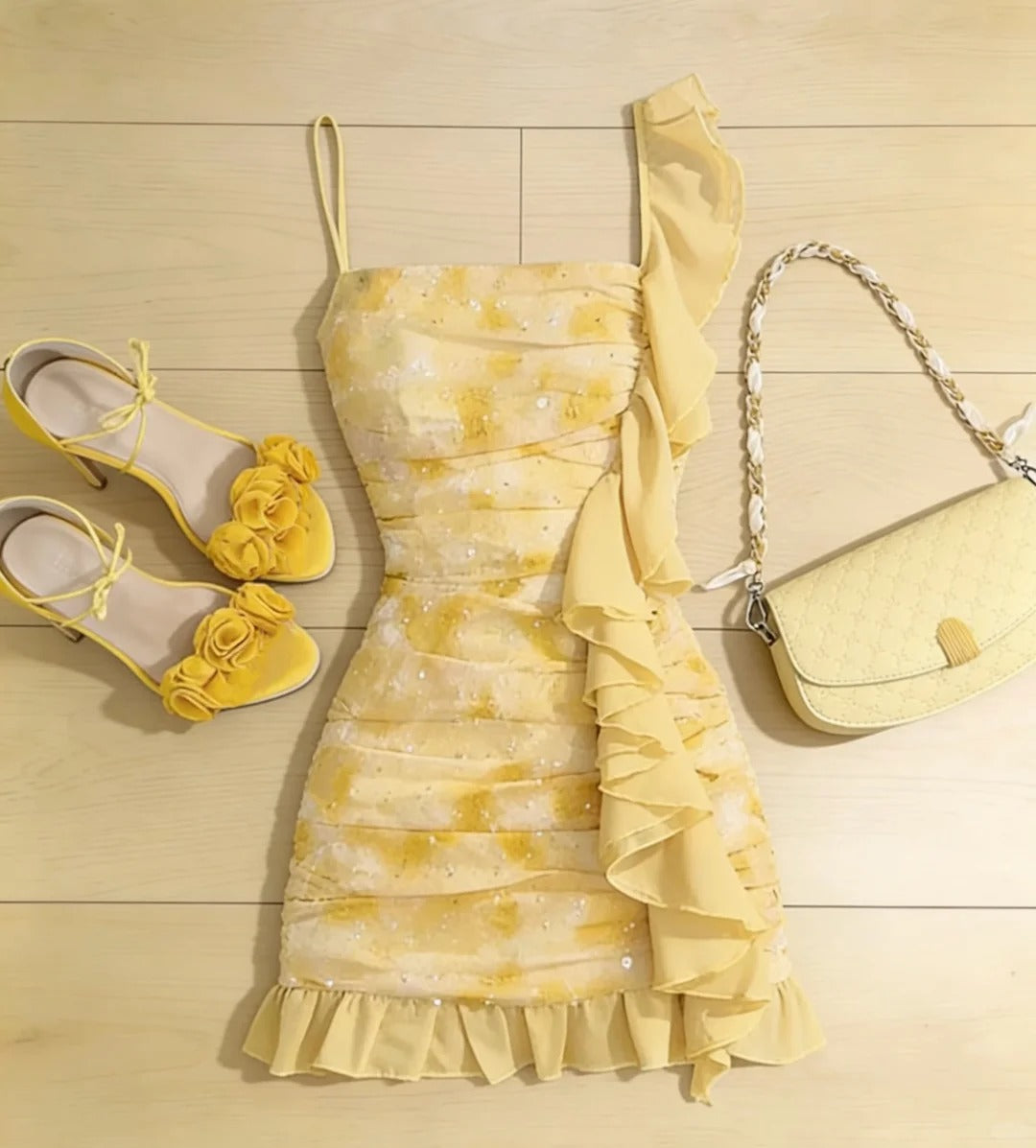 Hübsches Etui Spaghetti-Träger Gelbes Blumenmuster Chiffon Mini Homecoming Kleider Hoco Outfits RB4695
