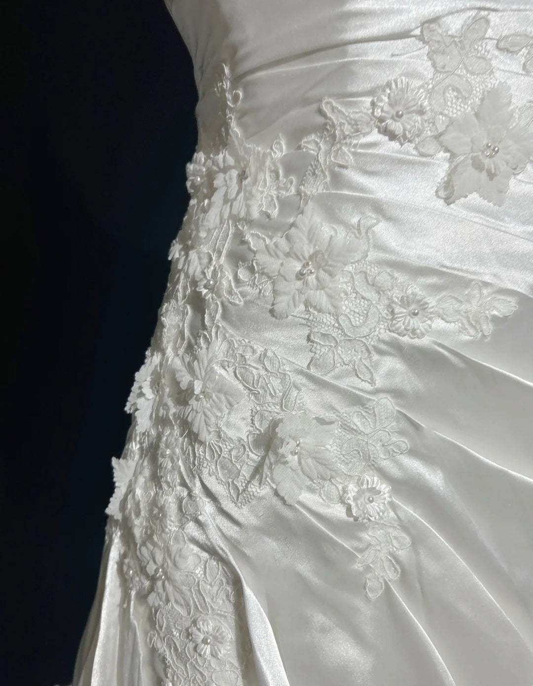 Robes de Bal Vintage Sirène Asymétrique Blanches avec Appliques Volants Satin Années 90 Robe de Soirée Formelle N2589