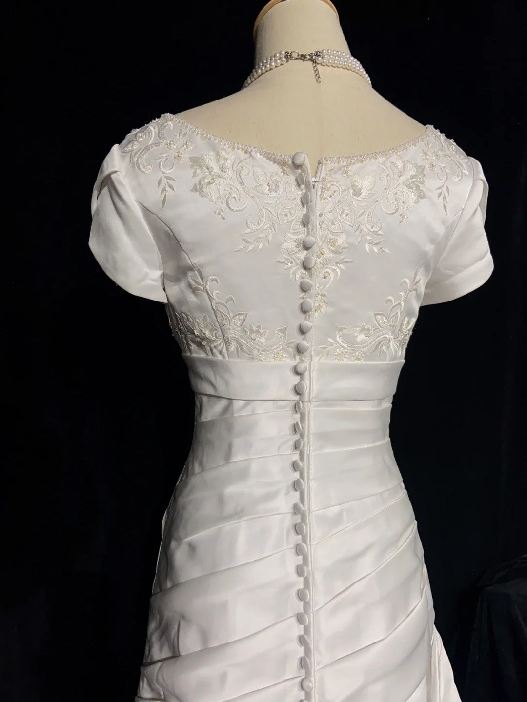 Zeitlose Hochzeitskleider Meerjungfrau Viereckiger Ausschnitt Weißer Satin mit Ärmeln Perlenbesetztes langes Brautkleid N3443