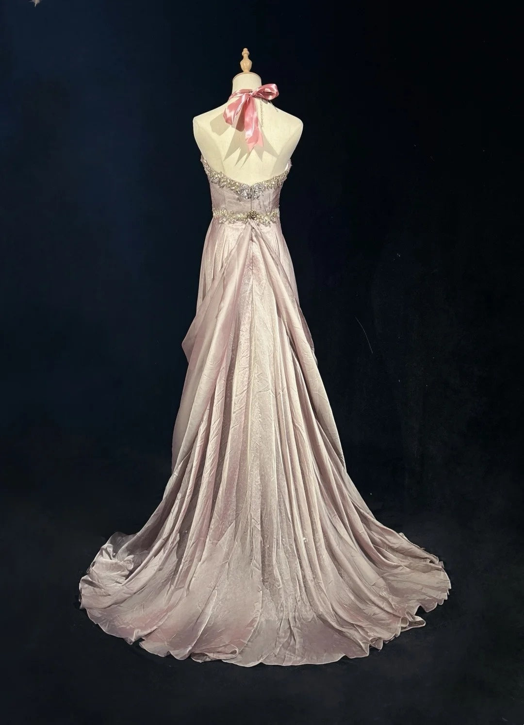 Vintage Ballkleid-Ästhetik A-Linie Neckholder Hellrosa Chiffon mit Perlenbesatz Langes Abendkleid N3034