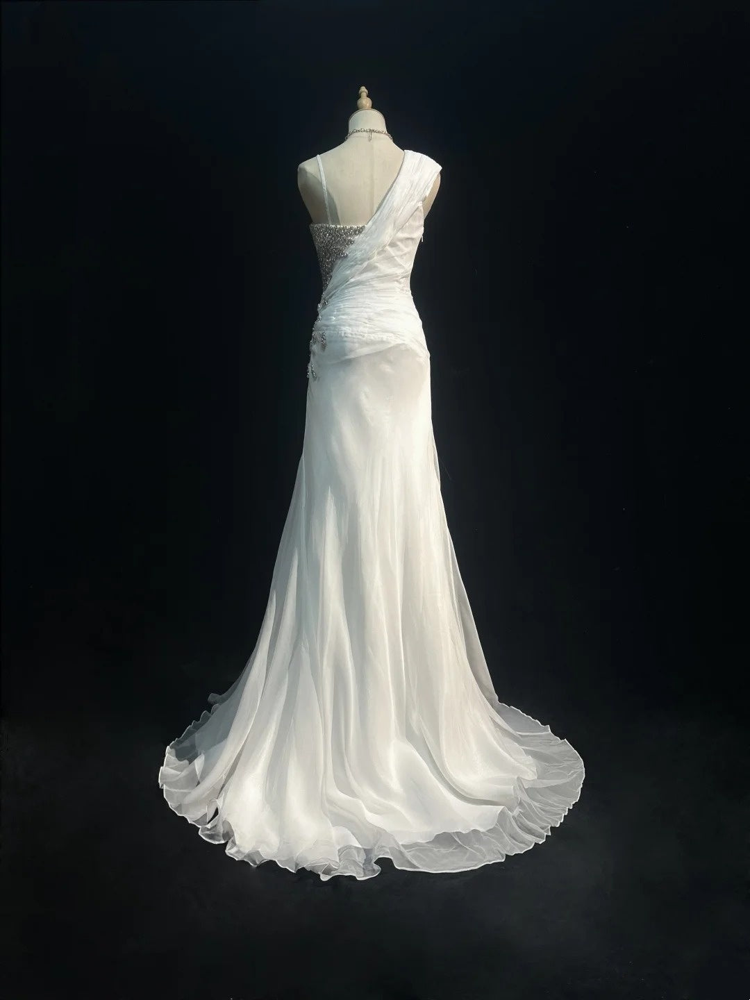 Vintage 90er Abschlussballkleider Meerjungfrau Weiß Chiffon mit Rüschen Silberne Perlen Langes Abschlussballkleid mit Umhang N3035