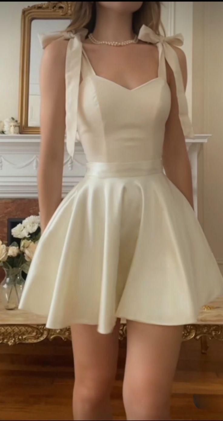 Bescheidene A-Linie Spaghettiträger Elfenbein Mit Schleife Abschlusskleider Kurz High School Für 8. Klasse Senior Inspo Homecoming Ballkleid RB3331
