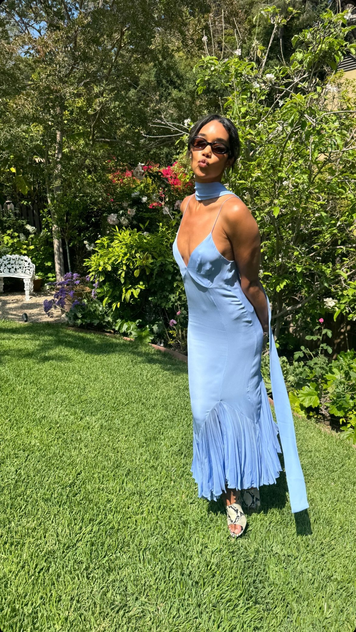 Einfaches Meerjungfrauenkleid mit Spaghettiträgern aus blauem Chiffon, inspiriert von Sommer und Frühling, langes Kleid für Hochzeitsgäste und Geburtstagsoutfits N1633