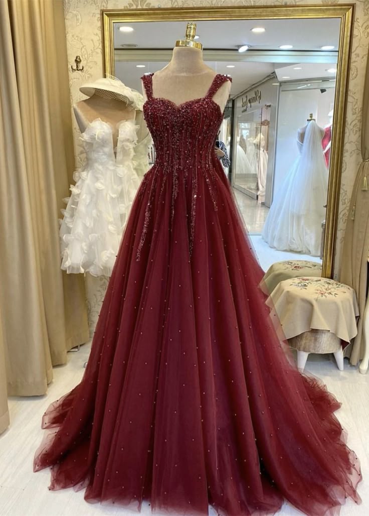 Robe de bal unique bustier cœur en tulle bordeaux ornée de perles argentées, robe de soirée longue, inspiration robe de cérémonie AB740