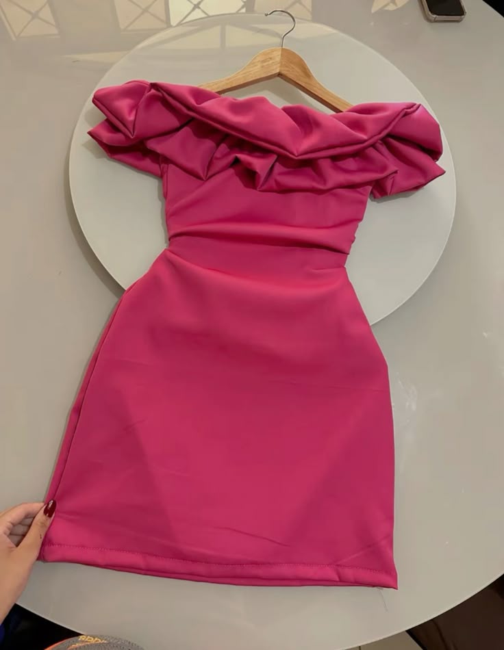 Süßes A-Linien Off-Shoulder Rosa Satin Abschlussballkleid für die Oberstufe Kurzes Geburtstags-Cocktailkleid RB4445