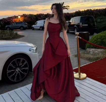 Elegantes, trägerloses Ballkleid aus burgunderrotem Satin, langes Partykleid, Abendkleid AC020