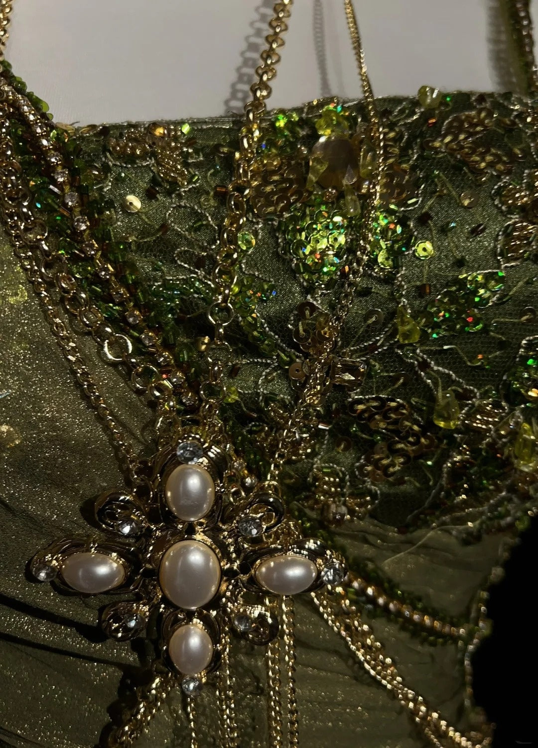 Robes de bal vintage sirène en mousseline vert olive avec perles Tenues de soirée formelles N3854