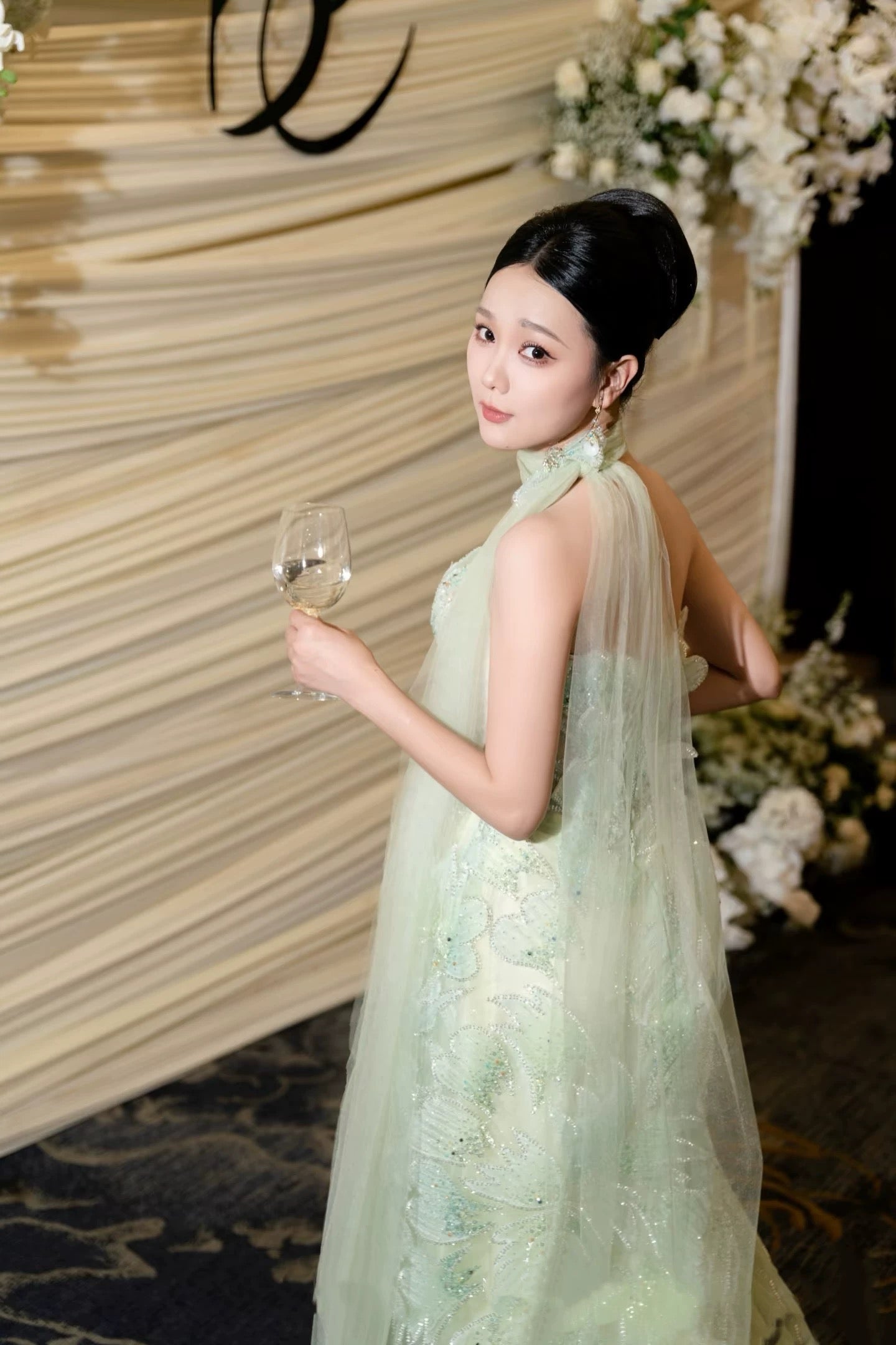 Robes de bal de princesse Coupe A bretelles vert avec écharpe perles soirée longue robe de cérémonie N4296