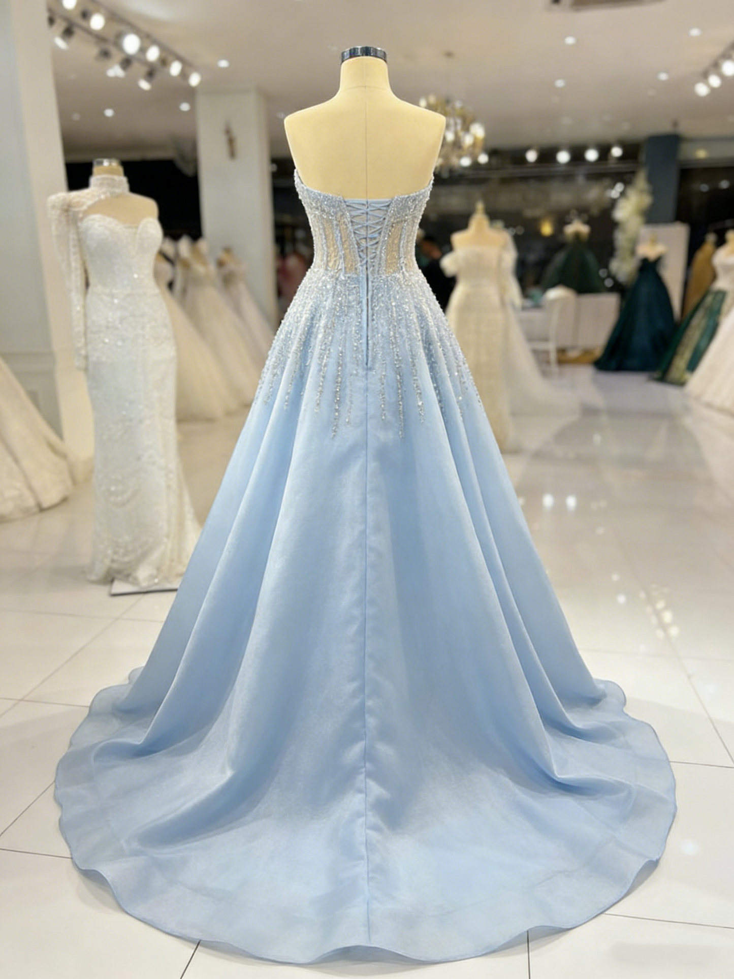 Robe de bal longue en tulle bleu ciel clair à sequins, coupe trapèze, décolleté cœur, idéale pour adolescentes. Robe de soirée élégante AB1081