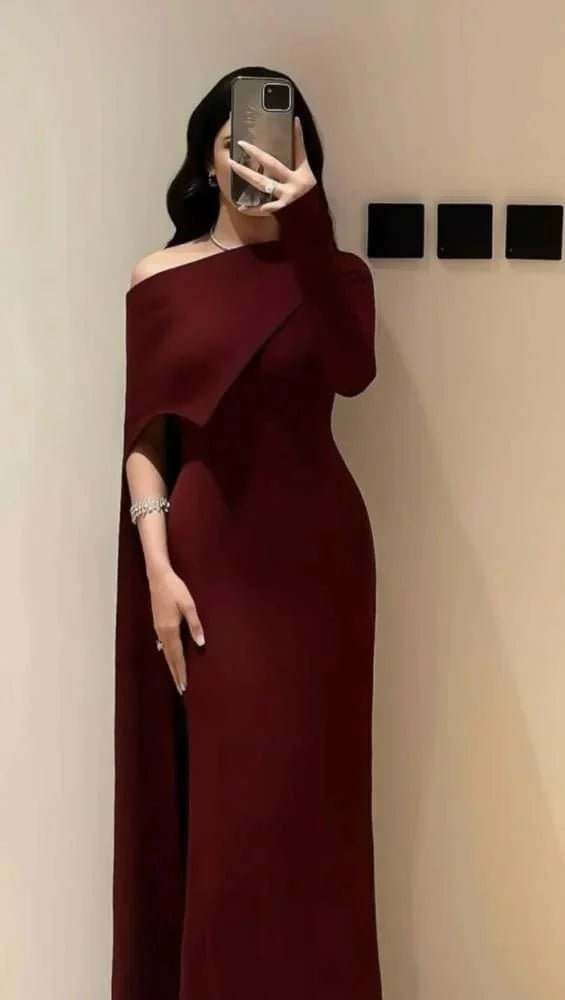 Robe sirène élégante bordeaux à une épaule et manches longues, idéale pour l'hiver, les soirées et les bals de promo. Modèle AB2037.