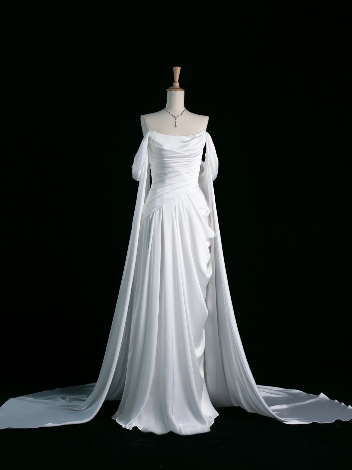 Robe de bal sirène violette à épaules dénudées et plis, modèle AB438